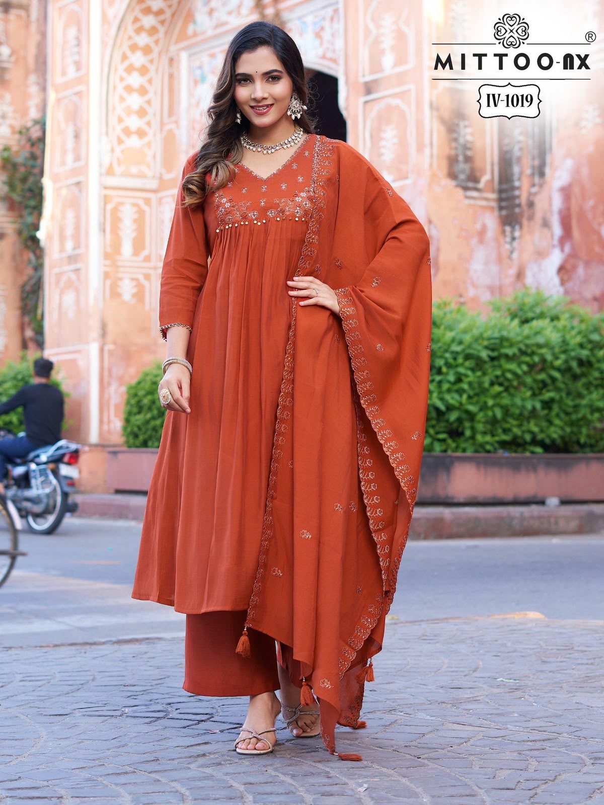 MITTOO 1019 EMBROIDERED THREE PIECE SET IN WHOLESALE